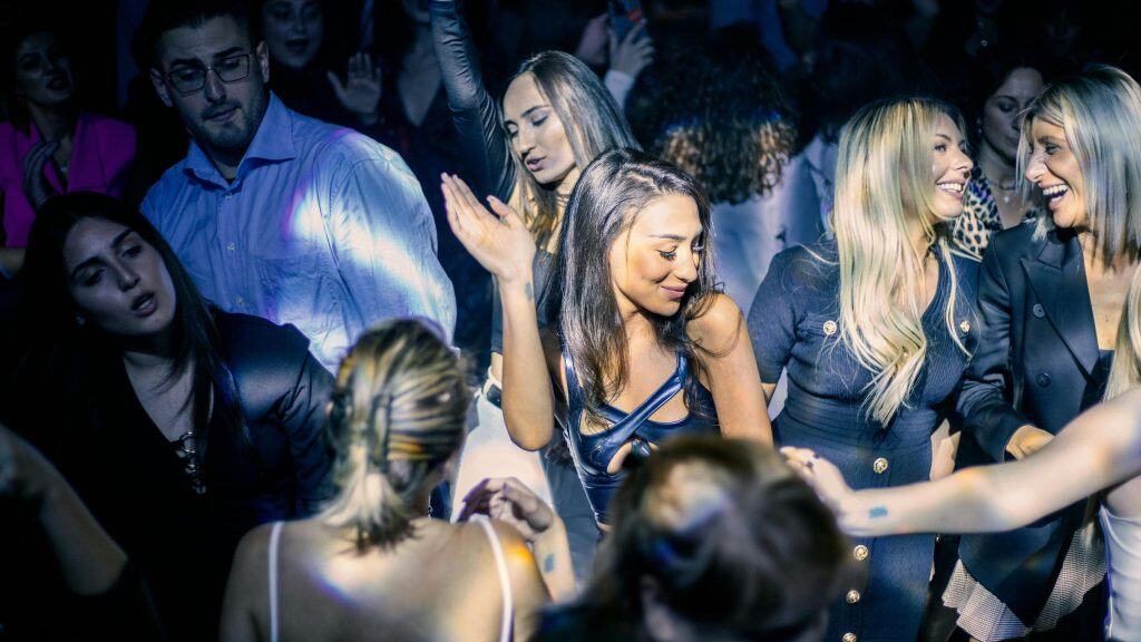 Ambiente exclusivo en discotecas y locales de ocio nocturno en La Moraleja con música, copas y diversión de lujo