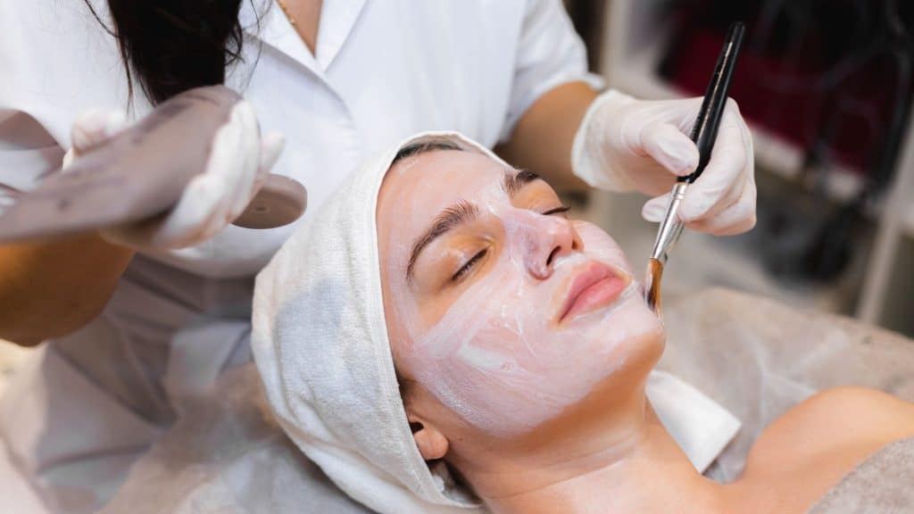 Tratamiento de belleza en spa de lujo cerca de La Moraleja con servicios exclusivos de relajación y bienestar
